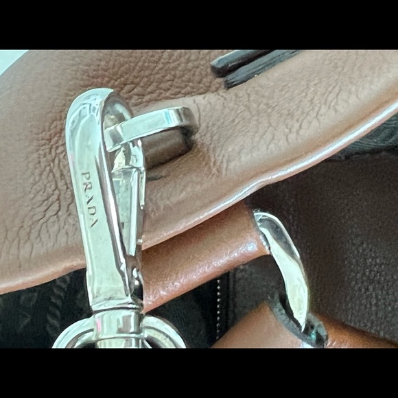 Prada shoulder bag Vitello Daino Buckle with coin purse attachment - Picture 11 of 17